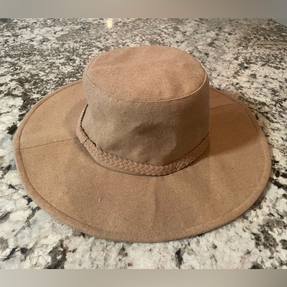 Floppy hat